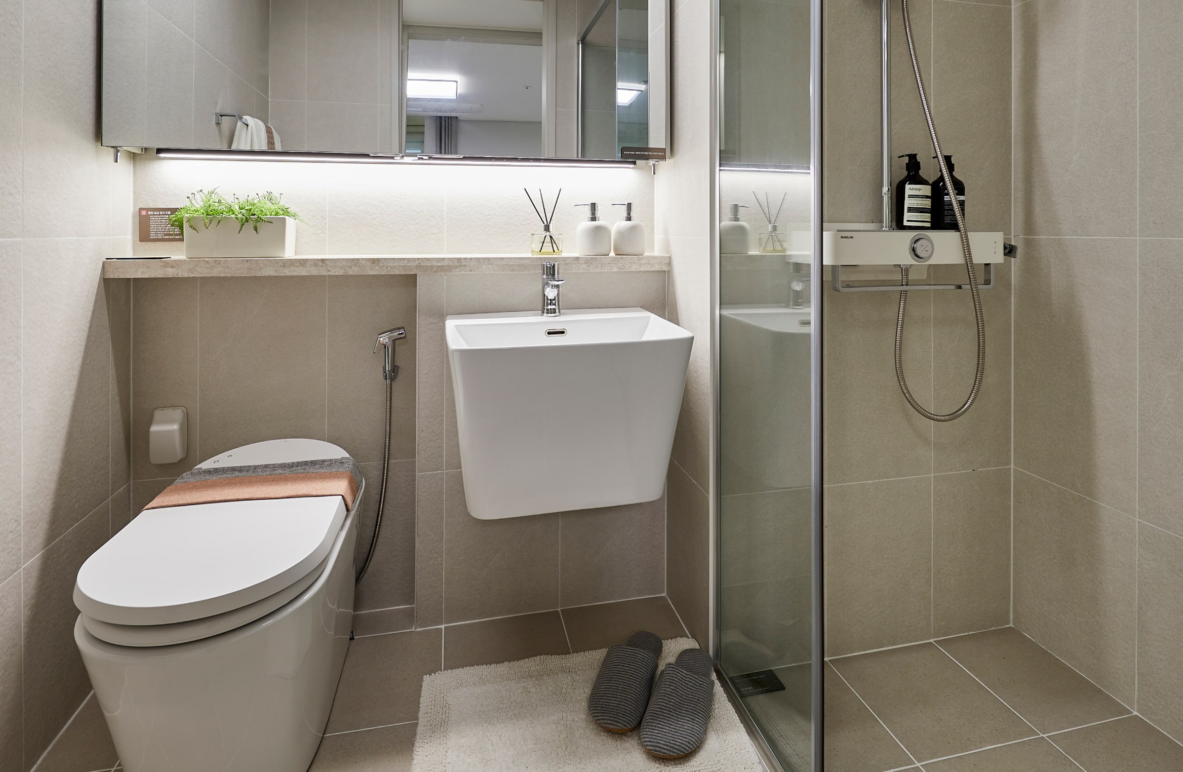 interior_bath_01.jpg